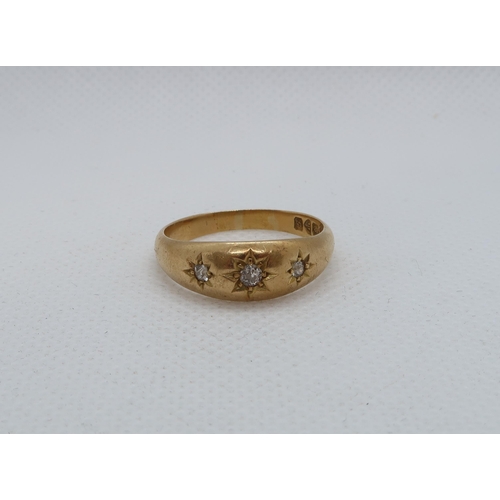 93 - An 18ct gold (hallmarked) diamond Gypsy ring size T - weight approx. 6 grams