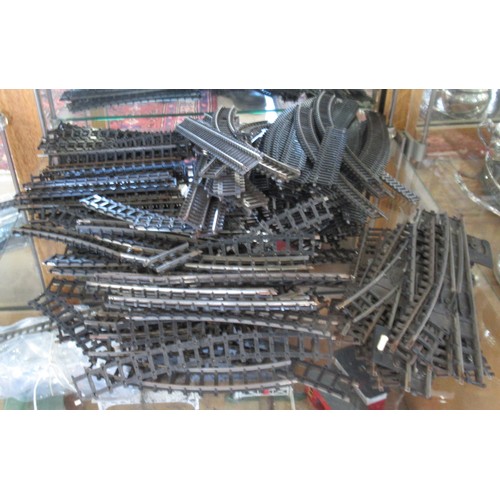 395 - A quantity of Hornby Railways Tri-ang models including engines, locomotives etc - some boxed togethe... 