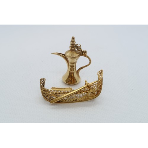 231 - A yellow gold (tested as approx 18ct) pendant/charm in the shape of a Middle Eastern Ewer - 3cm - we... 