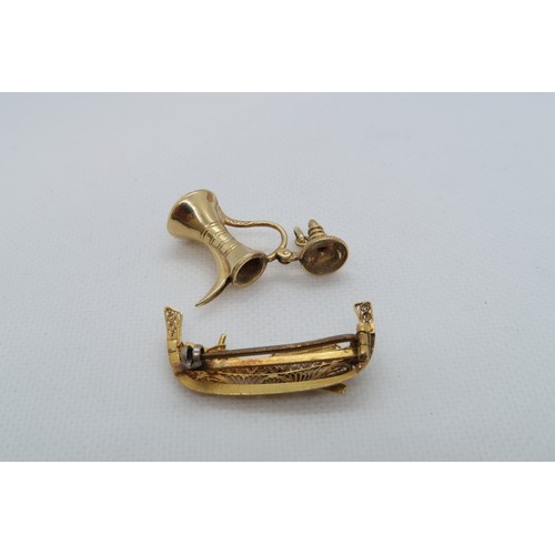 231 - A yellow gold (tested as approx 18ct) pendant/charm in the shape of a Middle Eastern Ewer - 3cm - we... 