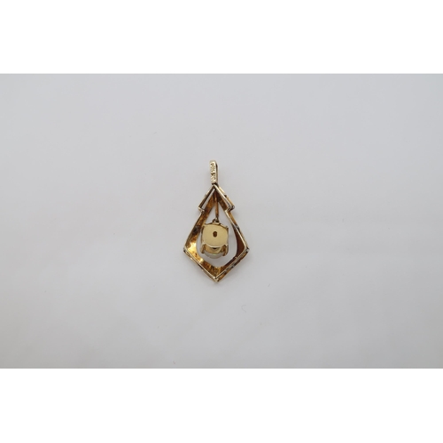 174 - A 14ct (hallmarked) yellow gold and opal pendant - 3cm - weight approx 2.6 grams