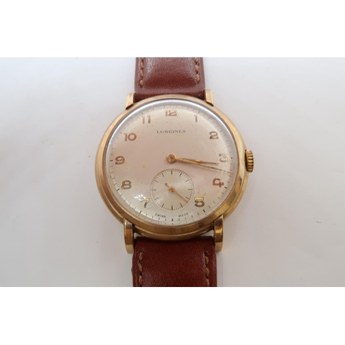 256A - A gents 9ct gold cased Longines manual wind wristwatch - case 34mm - with seconds sub dial - working... 