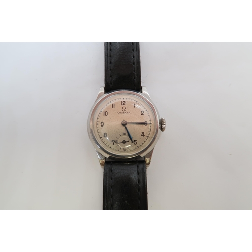 269A - A 1940's/50's gents Omega manual wind wristwatch - metal case 31mm - with seconds sub dial - working... 