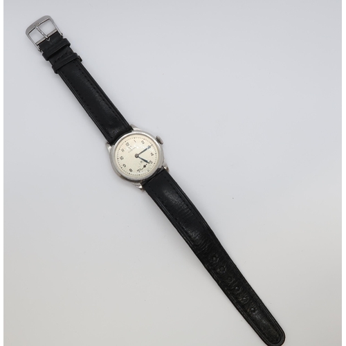 269A - A 1940's/50's gents Omega manual wind wristwatch - metal case 31mm - with seconds sub dial - working... 