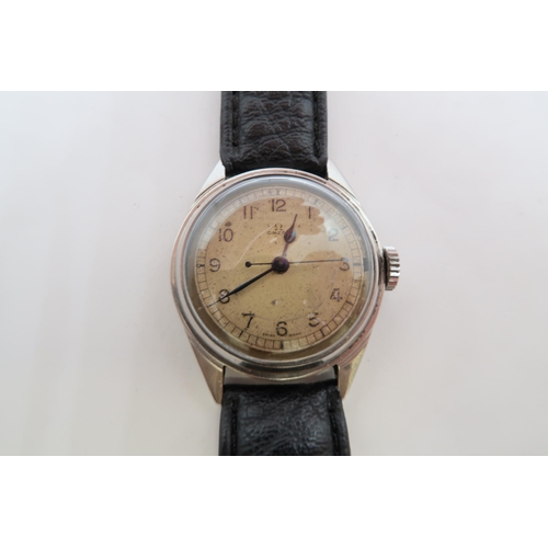 270A - A 1940's/50's gents Omega manual wind wristwatch - metal case 32mm - working in the saleroom