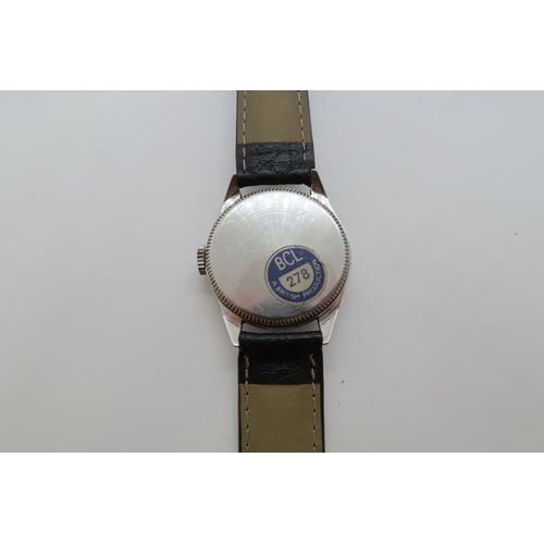 270A - A 1940's/50's gents Omega manual wind wristwatch - metal case 32mm - working in the saleroom