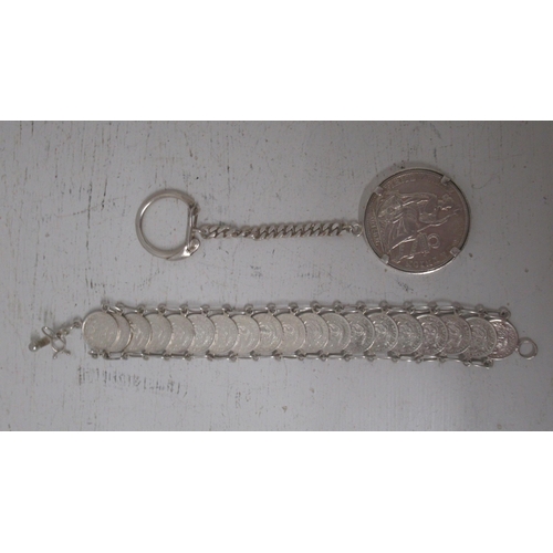 322 - A 1925 Peru .500 silver Sol coin on silver key chain together with a Peru silver coin bracelet - tot... 