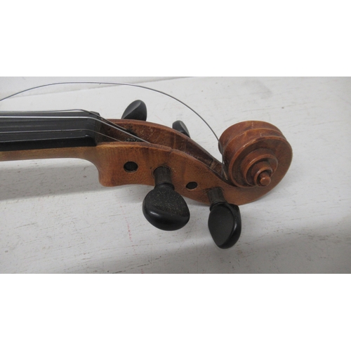 391 - A good quality early 20th century violin with a label for Hawkes & Son 'Maggini' Denmark St, Piccadi... 