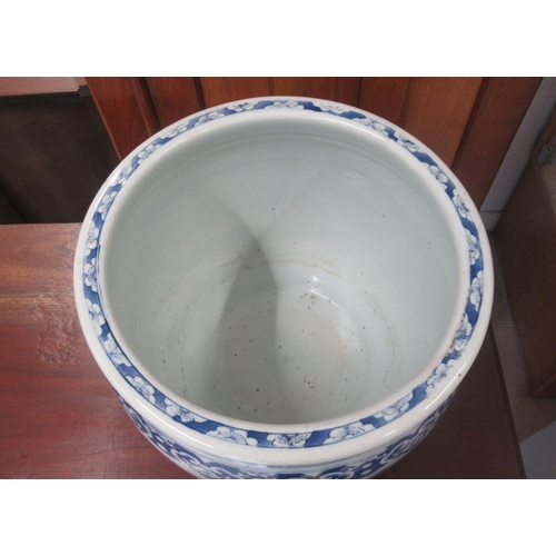 408 - A large Chinese blue and white Jardiniere decorated with continuous landscape - Height 30cm x Diamet... 