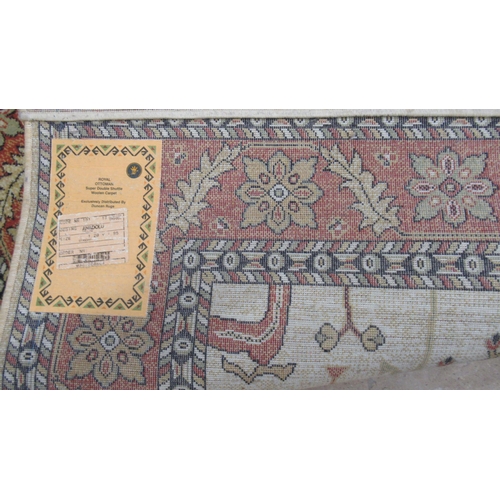 471 - A Royal Ottoman woollen carpet - in very good condition - 1.2m x 1.85m