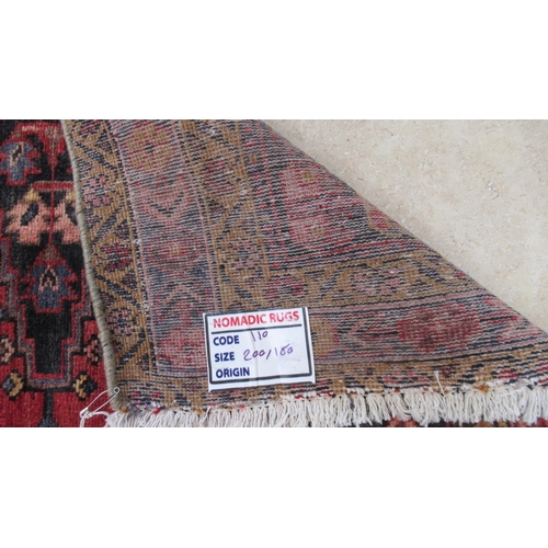 498 - A hand knotted woollen Veis rug - 2.00m x 1.60m