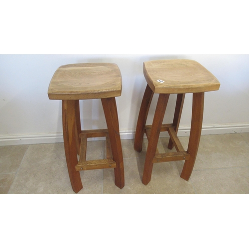 532 - A pair of oak bar stools - Height 73cm