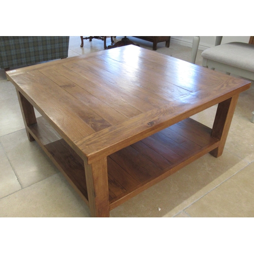 533 - A good quality oak coffee table with an under tier - 100cm x 100cm x Height 50cm - in good condition