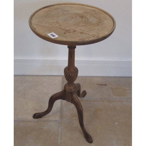 546 - A faded mahogany wine table with a 30cm diameter top