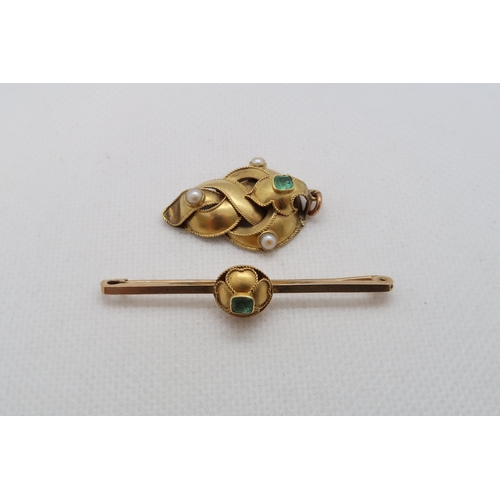 73 - A 9ct (hallmarked) yellow gold bar brooch with emerald and matching pendant - pendant approx 3cm, wi... 