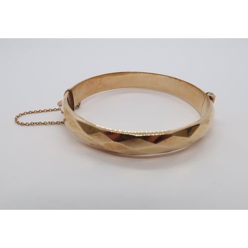 80 - A 9ct yellow gold (hallmarked) hinged bangle - Diameter 6.5cm - weight approx 12.7 grams - good over... 