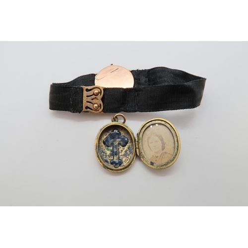 97 - A 9ct rose gold (hallmarked) Mourning bracelet together with a back and front locket