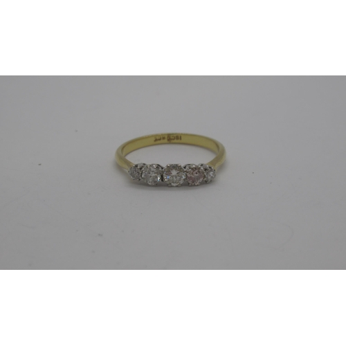 167 - An 18ct (hallmarked) yellow gold five stone diamond ring, graduated round brilliant cut diamonds - r... 