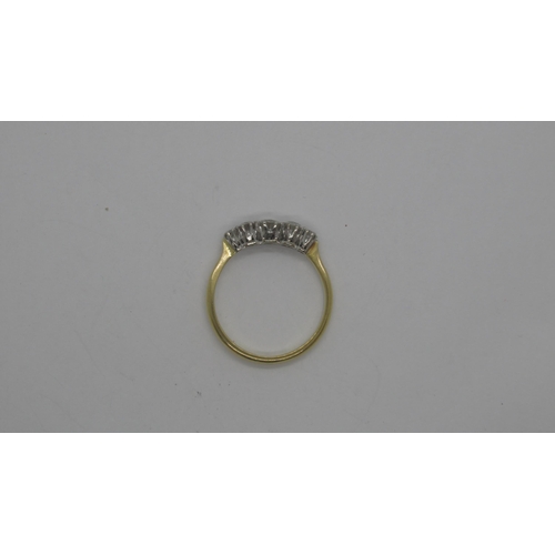 167 - An 18ct (hallmarked) yellow gold five stone diamond ring, graduated round brilliant cut diamonds - r... 