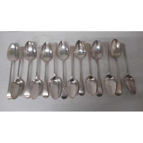 288 - Fourteen George III silver spoons - approx weight 14.1 troy oz