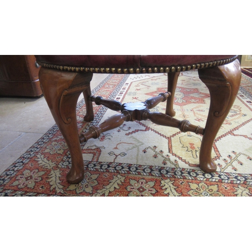 529 - A good quality 20th century walnut revolving desk chair with covered in maroon leather with a button... 