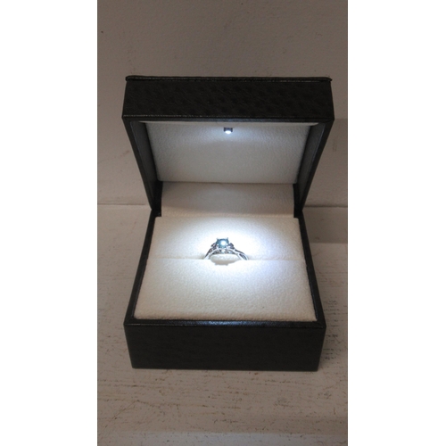 61 - A 14ct white gold (hallmarked) sapphire single stone ring - approx 0.60ct - ring size K - approx wei... 