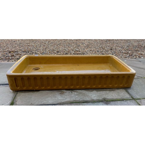 574 - A good quality 19th century stone sink in nice condition - 110cm x 53cm