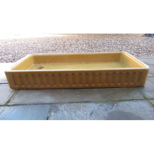 574 - A good quality 19th century stone sink in nice condition - 110cm x 53cm