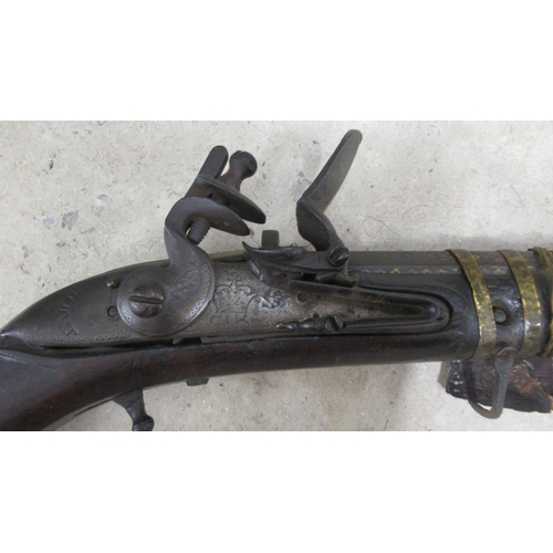 452 - A 19th century flintlock smoothbore musket/jezail, 128cm steal barrel with gold damascene decoration... 