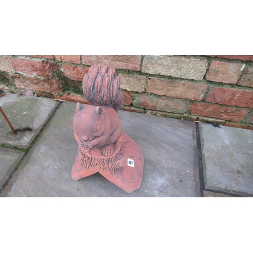 657 - A roof ridge finial of a squirrel on a 90 degree tile - Width 24cm x Depth 18cm x Height 41cm