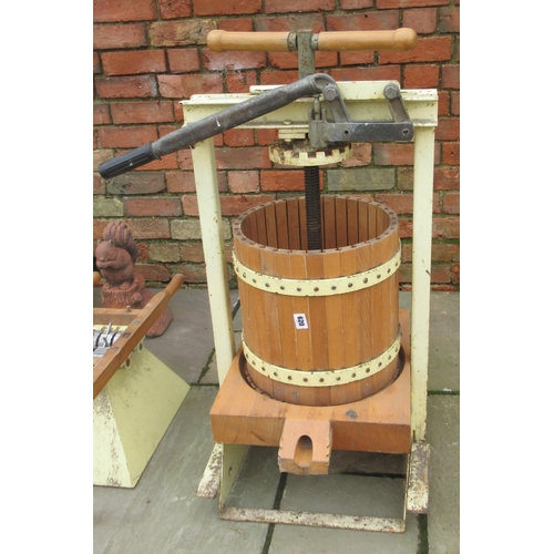 620 - A vintage apple crusher and apple press