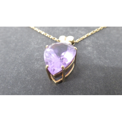 40 - A hallmarked 9ct yellow gold pear shaped amethyst pendant on a 9ct hallmarked chain, pendant 3.5cm, ... 