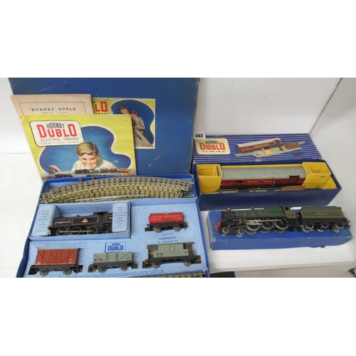 482 - A Hornby Dublo mail van set, boxed, a Hornby Bristol Castle engine in associated box and a Hornby Du... 