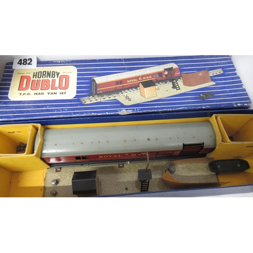 482 - A Hornby Dublo mail van set, boxed, a Hornby Bristol Castle engine in associated box and a Hornby Du... 