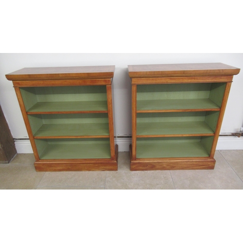 610A - A pair of burr oak bookcases with two adjustable shelves - Width 82cm x Height 95cm x Depth 30cm