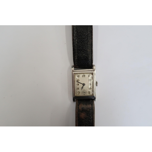 A Gents Zenith automatic watch on a black leather strap, running in saleroom