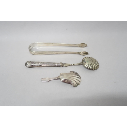 352 - A hallmarked silver strainer and sugar nips - approx weight 2.08 troy oz - and a silver spoon - 0.23... 