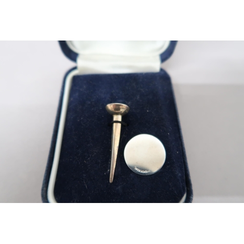 386 - A silver golf tee and ball marker, cased