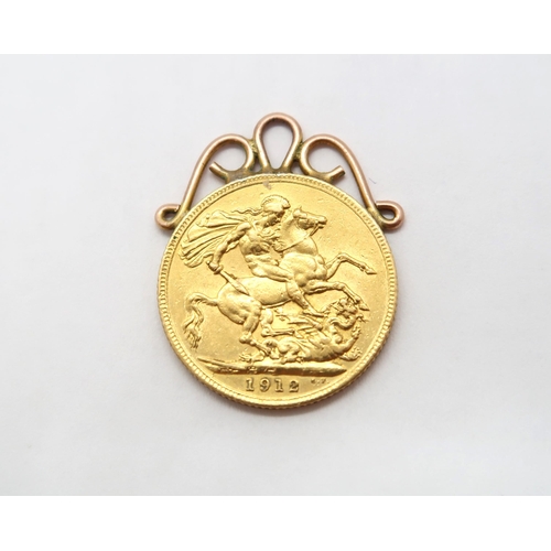A gold sovereign dated 1912 in a mount - total weight approx 8.49 grams