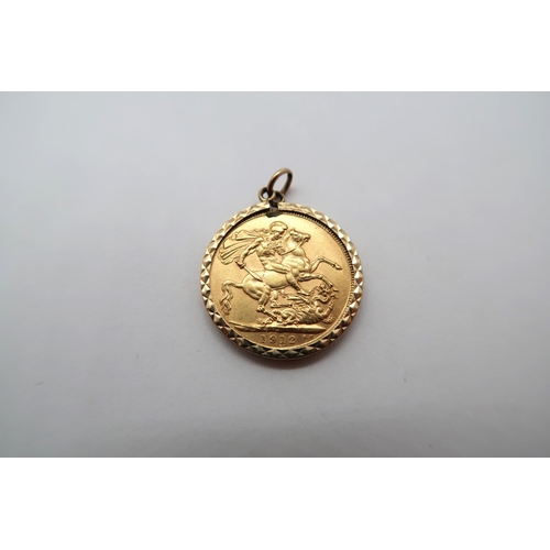 429 - A George V Full Sovereign, Dated 1913, 8.97g with a 9ct yellow gold pendant mount.