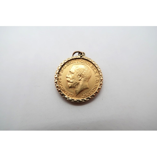 429 - A George V Full Sovereign, Dated 1913, 8.97g with a 9ct yellow gold pendant mount.