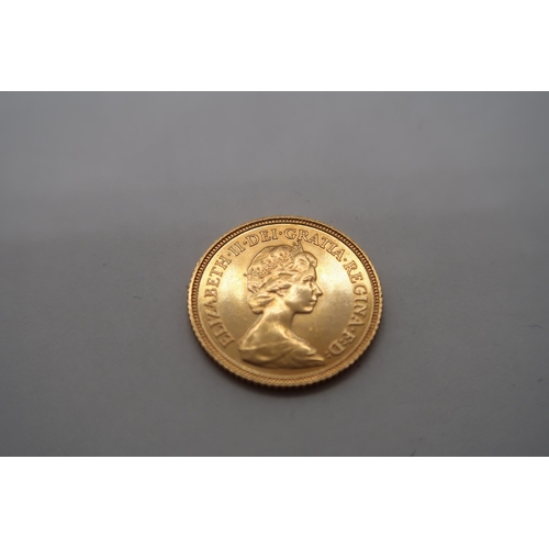 431 - A Elizabeth II half Sovereign, Dated 1982 approx. 4g