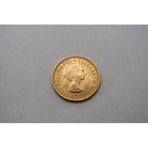 433 - A 1963 full gold sovereign, approx 7.98 grams