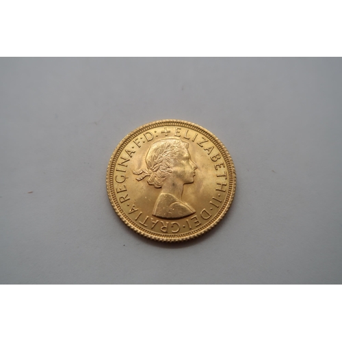 434 - A 1963 full gold sovereign, approx 7.98 grams