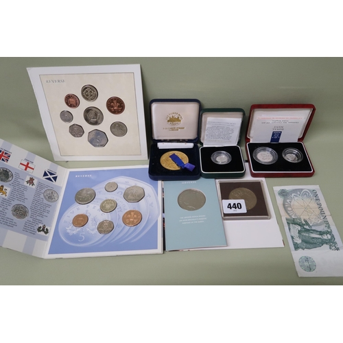 440 - A selection of British coinage, commemorative