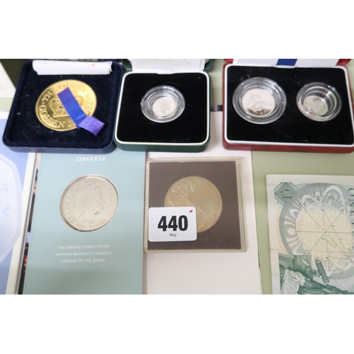 440 - A selection of British coinage, commemorative