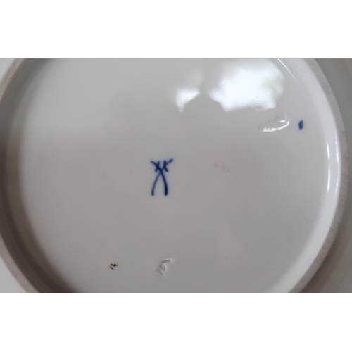 478 - A Meissen blue and gold dish in good condition, 30cm diameter