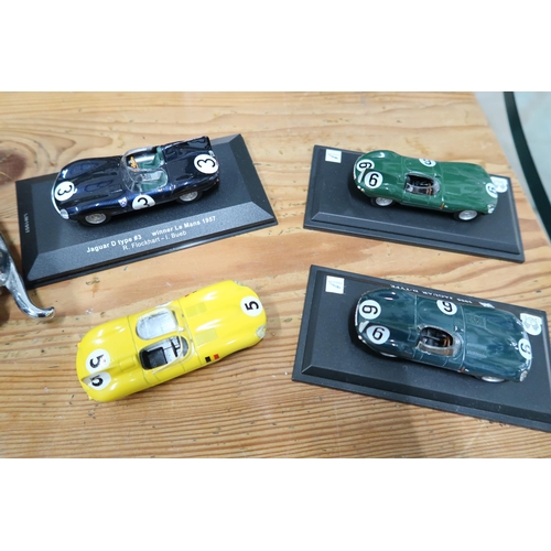 492 - An Autoart Classic Division 1:18 model D type Jaguar, (boxed), an Autoart Jaguar XJB, a Tyrrell P34 ... 