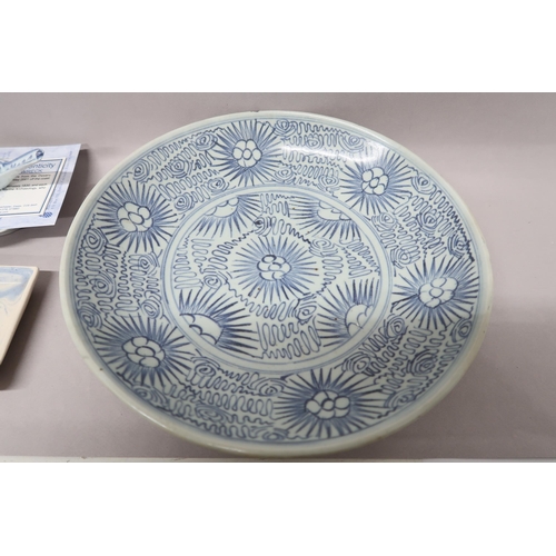 499 - A blue and white ceramic bowl from the Treasure of Tek-Sing 28cm diameter x 5.5cm high, a blue and w... 