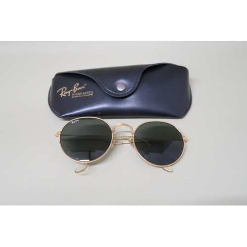 509 - A pair of Ray-ban sunglasses